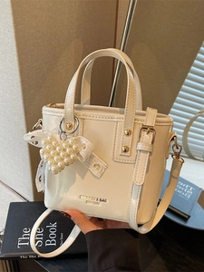 Mode Damen PU Leder Beuteltasche Mit Künstliche Perlen Herzanhänger Spitzenschleife Koreanischer Stil Nische Umhängetasche Für Den Alltag