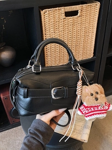 Borsa a Mano Boston in Pelle PU da Donna Vintage Fibbia della Cintura Urbana Minimalista Borsa a Tracolla con Ciondolo in Peluche