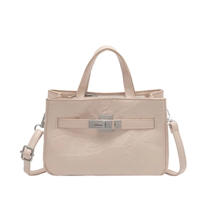 Sac à main chic beige en similicuir avec fermoir rotatif argenté et bandoulière réglable