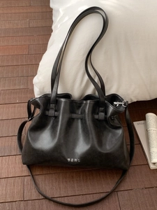 Vintage Pleated PU Leather Shoulder Tote Bag For Women Minimalist Large Capacity Commuter Handbag Korean Letter Design