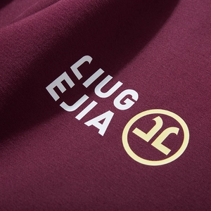 Sweatshirt ample bordeaux pour hommes avec impression de lettres et texture de tissu doux