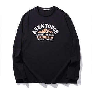 Men's loose black long sleeve T-shirt with vintage mountain graphic print and crew neck