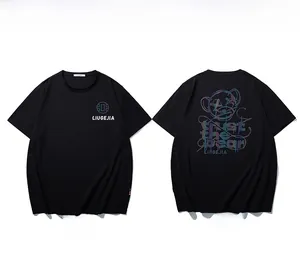 Dettaglio fronte e retro della maglietta in cotone nero con stampa orso graffiti colorata