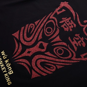 T-shirt noir oversize en coton avec imprimé graphique rouge pailleté de Sun Wukong le roi singe