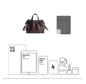 Détail du grand sac cabas plissé marron foncé avec espace pour tablette 11 pouces et mobile