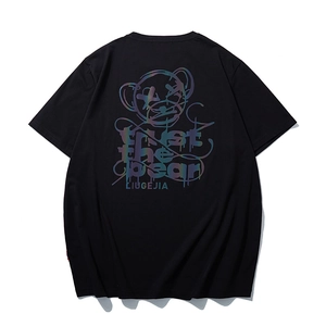 T-shirt nera oversize con stampa graffiti riflettente colorata sul retro