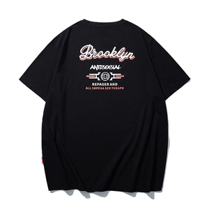 Loose black oversized T-shirt with Brooklyn graphic print and round neck on the back side