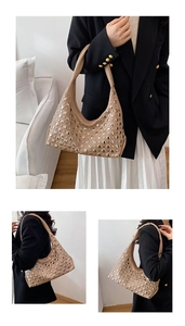 Détail du sac hobo beige avec clous métalliques argentés et fermeture éclair