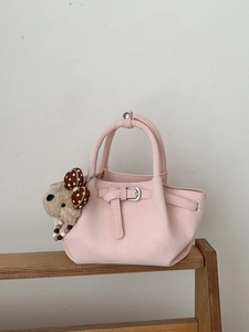 Sac Seau en Cuir PU pour Femmes Style Coréen Décontracté Sac à Main Bandoulière Avec Pendentif Ours Mignon et Décoration de Coutures