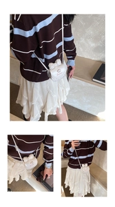 Détail d'un mini sac bandoulière blanc crème avec nœud 3D et imprimé animal mignon
