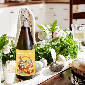 Etichette per vino Buona Pasqua e copribottiglie con orecchie di coniglio lavorate