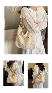 Dettaglio della borsa tote in crochet floreale con tracolla in pelle marrone e trama