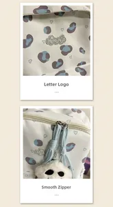 Détail du sac à dos scolaire avec motif cœur bleu, broderie MENGHUO et peluche incluse