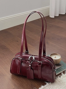 Deep red vintage Boston handbag in polished leather with adjustable straps and silver hardware