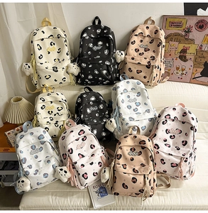 Collection détaillée de sacs à dos à motif léopard avec charms panda et texture douce