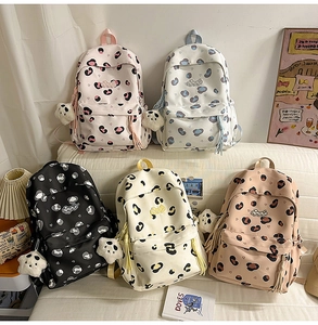 Détails de cinq sacs à dos scolaires avec motifs léopard cœur et breloques de panda