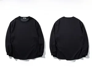 Vue à plat de t-shirts noirs à manches longues pour hommes, vues avant et arrière