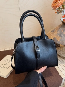 Sac à main rétro noir élégant pour femme avec boucle argentée et bandoulière amovible