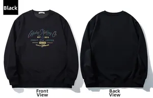 Vista frontal y trasera de la sudadera negra con estampado de letras vintage coloridas