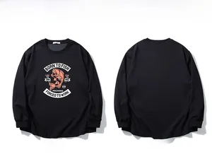 Vue détaillée avant et arrière du t-shirt noir à manches longues avec imprimé poisson