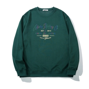 Sudadera verde oscuro con cuello redondo e impresos de letras coloridas de estilo retro