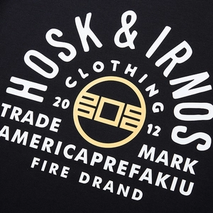 Herren Langarmshirt in Schwarz mit thermischem Stoff und Vintage-Buchstabengrafik