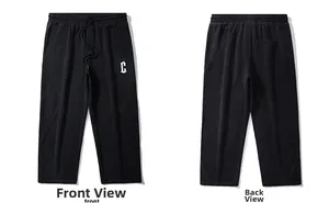 Vue avant et arrière du pantalon de jogging noir avec cordon et broderie gothique C