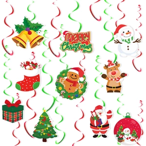 Detail der Weihnachtsdeko-Sets mit Weihnachtsmann, Schneemann und Rentier-Hängedekorationen