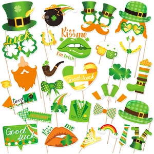 Détails du kit de 25 accessoires photo pour la Saint Patrick avec motifs de trèfle