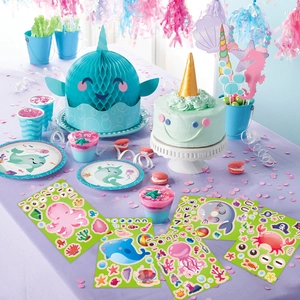 Makroansicht der Meerestier-Puzzle-Aufkleber für Kinder-DIY bei einer Seethema-Party