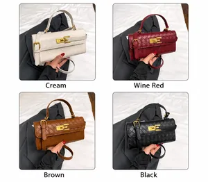 Cuatro bolsos de cuero trenzado en crema, burdeos, marrón y negro con cierres dorados