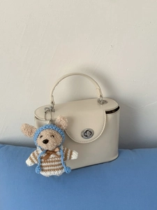 Borsa a Tracolla in Pelle PU Elegante da Donna Moderna Borsa a Forma di Scatola Semplice Con Simpatico Pendente a Forma di Orso di Peluche Chiusura a Scatto Borsa alla Moda Quotidiana