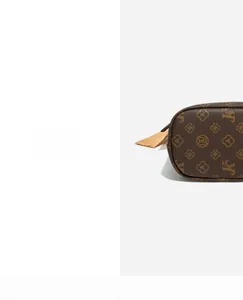 Détail du sac seau à monogramme marron avec coutures serrées et design structuré