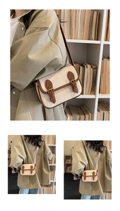 Gros plan sur un sac messager rétro en toile crème avec finitions en cuir marron et boucles