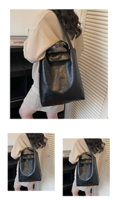 Détail d'un sac cabas en cuir noir avec embossage FASHION et design à double sangle