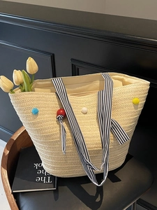 Sac fourre-tout en paille tissée avec pompons colorés pour vacances à la plage