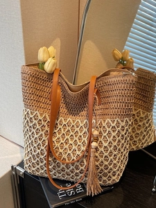 Women Summer Straw Woven Tote Bag Large Capacity Hollow Out Color Block Beach Vacation Handbag With Tassel Zipper Closure