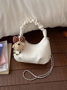 Sac à main nuage plissé blanc avec poignée élastique et joli pendentif ours en peluche