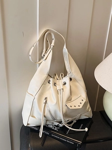 Retro cream white large capacity leather tote bag with rivets and adjustable strap