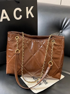 Sac cabas en cuir verni marron avec matelassage en losanges et chaînes dorées