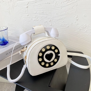 Bolso de hombro blanco retro con forma de teléfono y dial dorado con asa superior