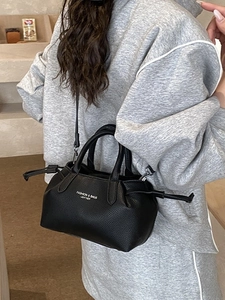 Sac fourre-tout tendance en cuir noir pour femme avec cordon de serrage décoratif latéral