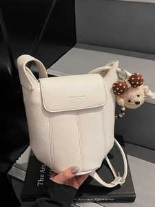 Vintage PU Leder Litschimuster Kleine Quadratische Umhängetasche Für Damen Mit Süßem Plüschbär Anhänger Mode Schultertasche