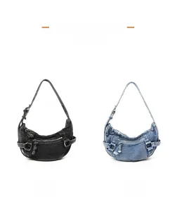 Comparaison détaillée des sacs portés épaule en denim noir et bleu au style croissant rétro