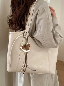 Large Capacity PU Leather Tote Bag For Women Minimalist Urban Style Handbag With Contrast Stitching And Horse Charm Accessory