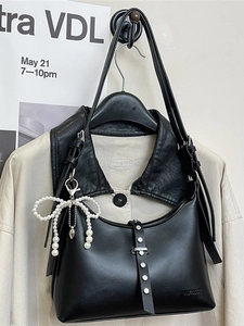 Women Fashion PU Leather Shoulder Bag Artificial Pearl Bow Pendant Rivet Detail Crescent Hobo Bag Casual Underarm Crossbody Purse