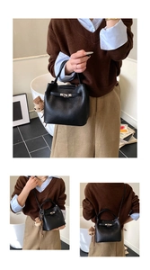Borsa a secchiello in pelle nera con chiusura argento mostrata in tre stili diversi