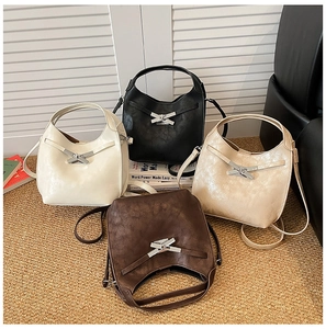 Détails de sacs seaux en cuir vintage en plusieurs couleurs avec boucle de nœud en métal