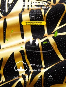 Vue macro de rayures dorées et de strass noirs sur un tissu en coton respirant