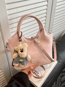 Sac à Main Femme en Cuir PU à la Mode Avec Charm d'Ours en Peluche Élégant Sac Bandoulière pour les Déplacements Quotidiens Sac Carré